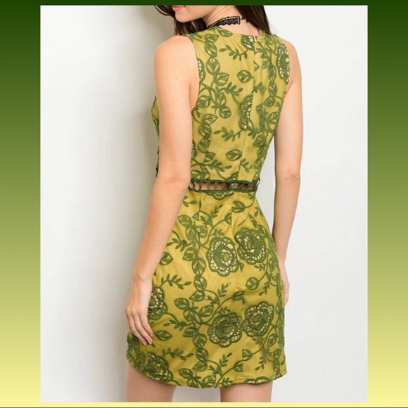 Chartreuse Floral Lace Dress 🆕 - Picture 2 of 3